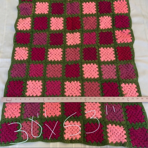 Granny square afghan crochet throw blanket pink, magenta, green VINTAGE handmade - Picture 7 of 7